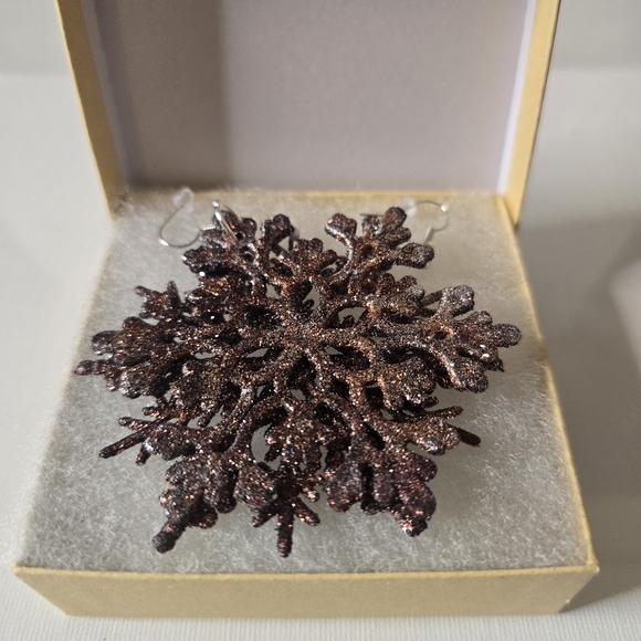 HANDCRAFTED Snowflake Pierced Earrings HANDPAINTED Holiday Jewelry Accessories - Picture 17 of 17